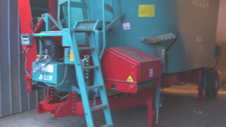 Plus besoin de tracteur pour cette mélangeuse à poste fixe (©Jeulin) Plus besoin de tracteur pour cette mélangeuse à poste fixe (©Jeulin)