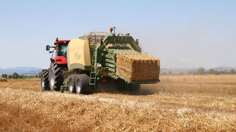 L'échange paille-fumier a la cote chez les agriculteurs. Pour s'y retrouver, la calculette d'Arvalis donne les équivalences entre ces deux produits. (©Terre-net Média) L'échange paille-fumier a la cote chez les agriculteurs. Pour s'y retrouver, la calculette d'Arvalis donne les équivalences entre ces deux produits. (©Terre-net Média)