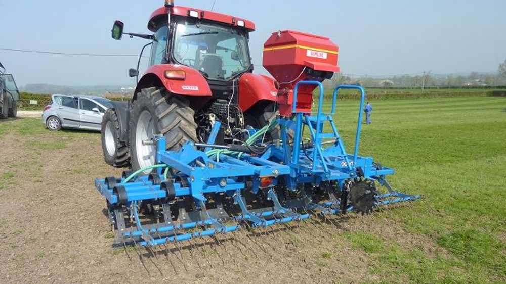 Le Gnis rappelle les 10 règles à respecter pour réussir son sursemis de prairie. (©Gnis)