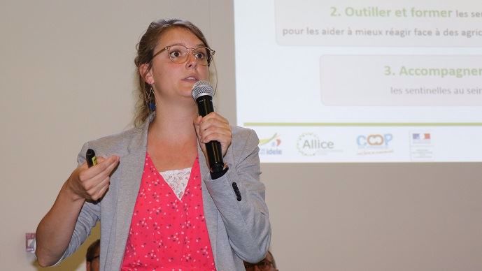 Elsa Delanoue, sociologue et coordinatrice du réseau Agri-sentinelles pour l’Insitut de l'élevage, l’Ifip et l’Itavi.