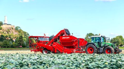 En 2019, le matériel Asa-Lift sortira de l'usine en rouge Grimme au lieu du traditionnel bleu. (©Asa-Lift) En 2019, le matériel Asa-Lift sortira de l'usine en rouge Grimme au lieu du traditionnel bleu. (©Asa-Lift)