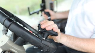 MX réinvente la conduite d'un ensemble tracteur/chargeur grâce au Tract-Pilot. (©MX) MX réinvente la conduite d'un ensemble tracteur/chargeur grâce au Tract-Pilot. (©MX)
