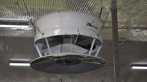 Bioret agri présente son ventilateur 360° pour rafraîchir les vaches laitères en bâtiment. (©Terre-net Média) Bioret agri présente son ventilateur 360° pour rafraîchir les vaches laitères en bâtiment. (©Terre-net Média)