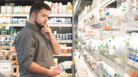 L’alimentation est devenue un sujet d’inquiétude chez une partie des Français. Les éleveurs ont leur rôle à jouer pour les rassurer, leur apporter des réponses et montrer les réalités de l'élevage et de l'agriculture. (©bodnarphoto / Fotolia) L’alimentation est devenue un sujet d’inquiétude chez une partie des Français. Les éleveurs ont leur rôle à jouer pour les rassurer, leur apporter des réponses et montrer les réalités de l'élevage et de l'agriculture. (©bodnarphoto / Fotolia)