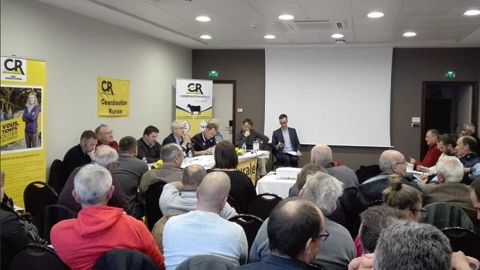 Les éleveurs laitiers de la Coordination rurale étaient réunis à Bagnoles-de-l'Orne jeudi 4 avril 2019 autour du thème de l'installation et la transmission. (©@CRBRETAGNE)