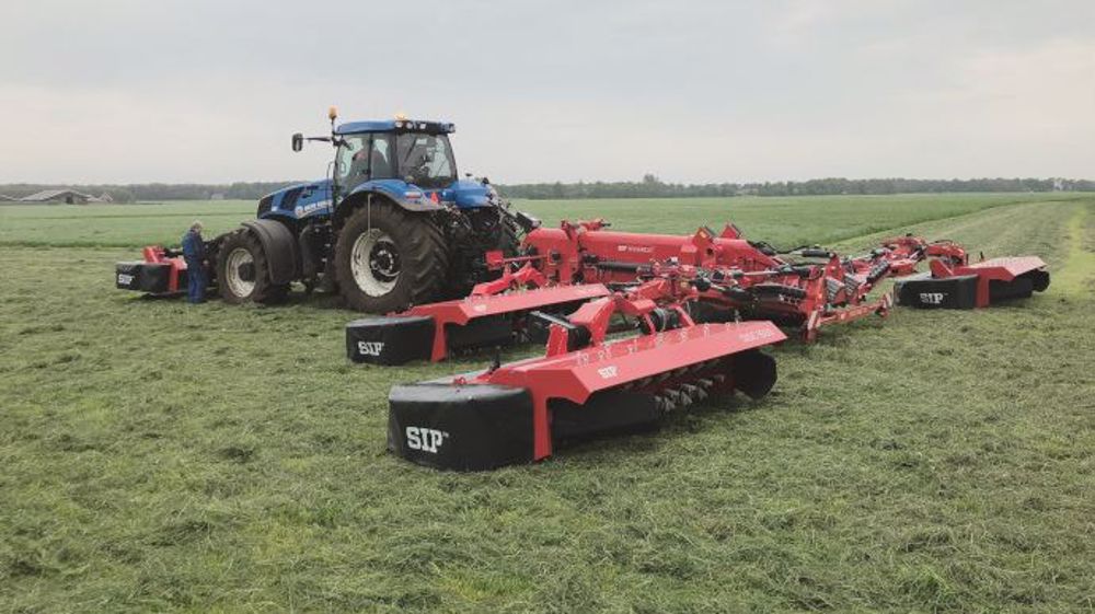 La faucheuse la plus large de la gamme Sip mesure 15 m et annonce un débit de chantier de 22,5 ha à l'heure. (©Sip)