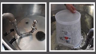 Le système FlushMaster s'intègre à un taxi-lait déjà existant et permet de nettoyer les seaux comme le réservoir. (©Holm & Laue) Le système FlushMaster s'intègre à un taxi-lait déjà existant et permet de nettoyer les seaux comme le réservoir. (©Holm & Laue)