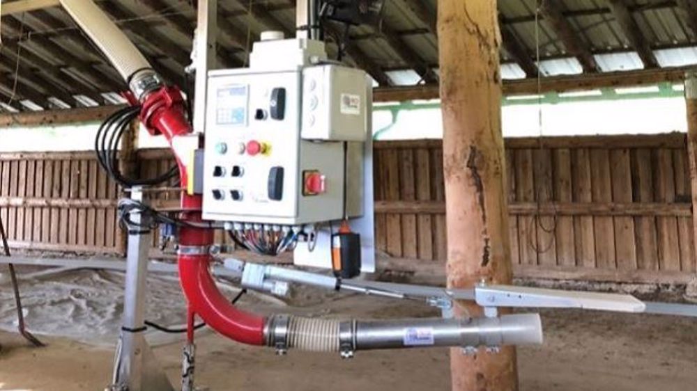 Le robot Sentinel 2 gère automatiquement l'épandage de litière et adapte son travail selon les données des capteurs embarqués. (©Dussau Distribution)