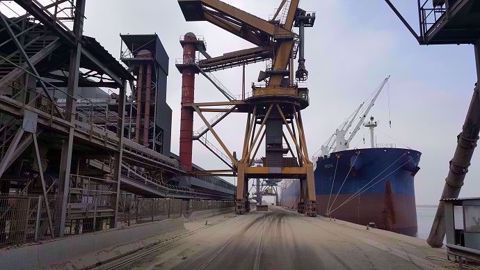 Les ports céréaliers français - ici le quai de Nord Céréales - auront plus de 20 Mt de blé tendre à faire expédier durant la campagne de commercialisation 2019-2020. (©Terre-net Média)