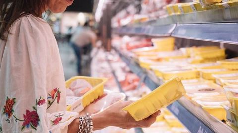 À un an de sa promulgation, la loi Alimentation laisse un goût amer aux agriculteurs et aux associations.  (©Fotolia)