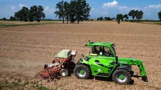Les deux nouveaux modèles de télescopiques Merlo Multifarmer 34.7 et 34.9, soulèvent 3,4 t à 7 ou 9 m. (©Merlo) Les deux nouveaux modèles de télescopiques Merlo Multifarmer 34.7 et 34.9, soulèvent 3,4 t à 7 ou 9 m. (©Merlo)
