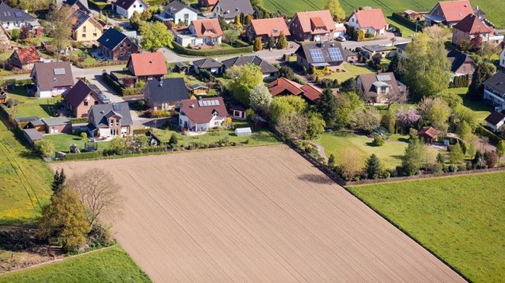 L'État a fixé des distances minimales de sécurité allant de 5 à 20 mètres, selon les cultures et les produits. (©Christian Schwier/fotolia)
