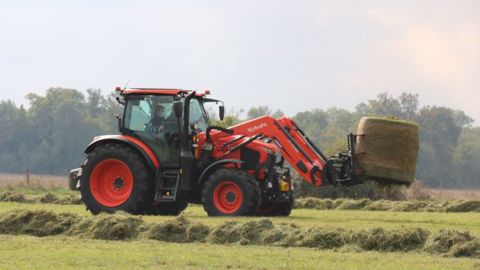 Le tracteur Kubota M6002 correspond aux exploitations de polyculture élevage. (©Terre-net Média)