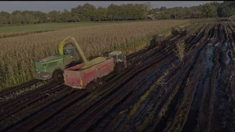 Ensiler coûte que coûte : quand le chantier se termine en vrai bain de boue !