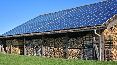 Si les agriculteurs et la profession ne se saisissent pas rapidement du sujet, les grands groupes de l'énergie pourraient capter toute la valeur ajoutée du photovoltaïque agricole. (©Pixabay) Si les agriculteurs et la profession ne se saisissent pas rapidement du sujet, les grands groupes de l'énergie pourraient capter toute la valeur ajoutée du photovoltaïque agricole. (©Pixabay)