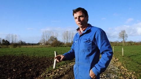 48 ha pour produire 335 000 l de lait avec un maximum d'autonomie 48 ha pour produire 335 000 l de lait avec un maximum d'autonomie
