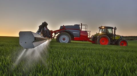 Le HORSCH Leeb 5 LT est disponible avec une cuve de 4000, 5000 ou 6000 litres en polyéthylène (PE). Sa Forme de cuve est optimisée pour le transport et le nettoyage (©Horsch)