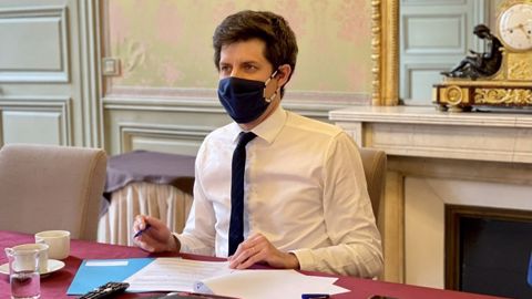 Julien Denormandie, lors d'une réunion en visioconférence avec les représentants syndicaux agricoles sur l'épisode de gel et ses conséquences sur les cultures. (©Ministère de l'agriculture)