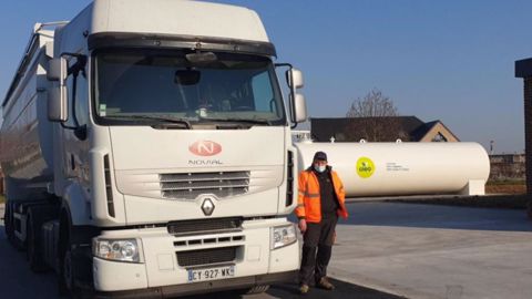 Novial convertit sa flotte de camions au carburant Oleo 100, d'origine végétale exclusivement. (©Novial)