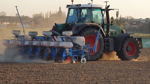 Les semis de maïs progressent en régions Les semis de maïs progressent en régions