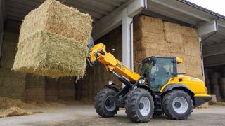La chargeuse articulée T70 possède une capacité de 3 t ainsi qu'une hauteur de levage qui atteint les 5,2 m. (©Dieci) La chargeuse articulée T70 possède une capacité de 3 t ainsi qu'une hauteur de levage qui atteint les 5,2 m. (©Dieci)