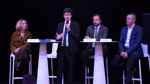 Le ministre de l'agriculture, entouré des députés Sophie Beaudoin-Hubière et Grégory Besson-Moreau, et de Michel Biero (Lidl), au Sommet de l'élevage le 5 octobre. (©Terre-net Média)