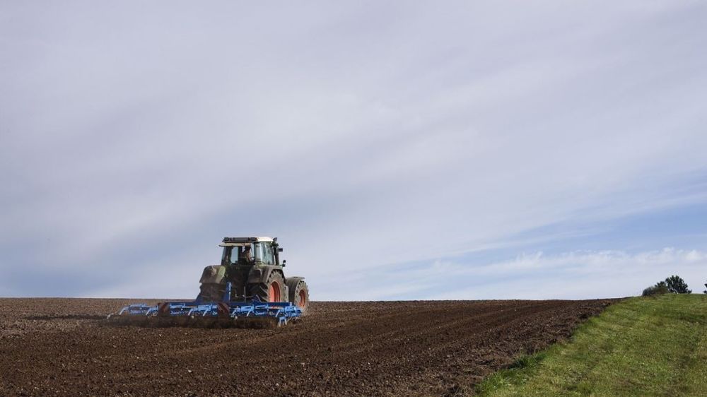 Selon les chercheurs de l'Inrae, l'agriculture française fait face à un paradoxe : alors que la population agricole vieillit et diminue, la voie agroécologique qu'elle devrait prendre nécessite davantage de main-d'oeuvre. (©Terre-net Média)