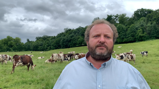 9 actifs avec 115 vaches et 117 ha, tout en étant neutre en carbone 9 actifs avec 115 vaches et 117 ha, tout en étant neutre en carbone