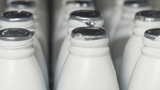 En août, Lactalis maintient les 428,54 €/1000 l en 38/32 En août, Lactalis maintient les 428,54 €/1000 l en 38/32