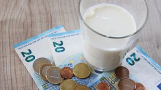 65 % des répondants au sondage de Web-agri sur le prix du lait plébiscitent un prix compris entre 500 et 600 €/1 000 l (©AdobeStock) 65 % des répondants au sondage de Web-agri sur le prix du lait plébiscitent un prix compris entre 500 et 600 €/1 000 l (©AdobeStock)