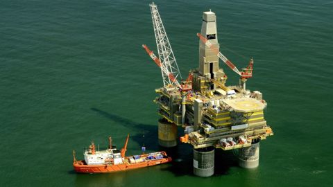 Pour de nombreux observateurs des marchés des matières premières, un embargo pétrolier de l'UE risque de provoquer une hausse des prix, impactant aussi notamment le marché des huiles. (©Pixabay)