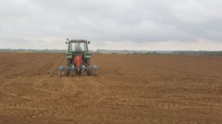 Avec cette météo, top départ pour les semis de maïs ! Avec cette météo, top départ pour les semis de maïs !