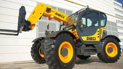 Le télescopique Agri Max 60.9 offre un grand angle de balancement de 146°. (© Dieci) Le télescopique Agri Max 60.9 offre un grand angle de balancement de 146°. (© Dieci)