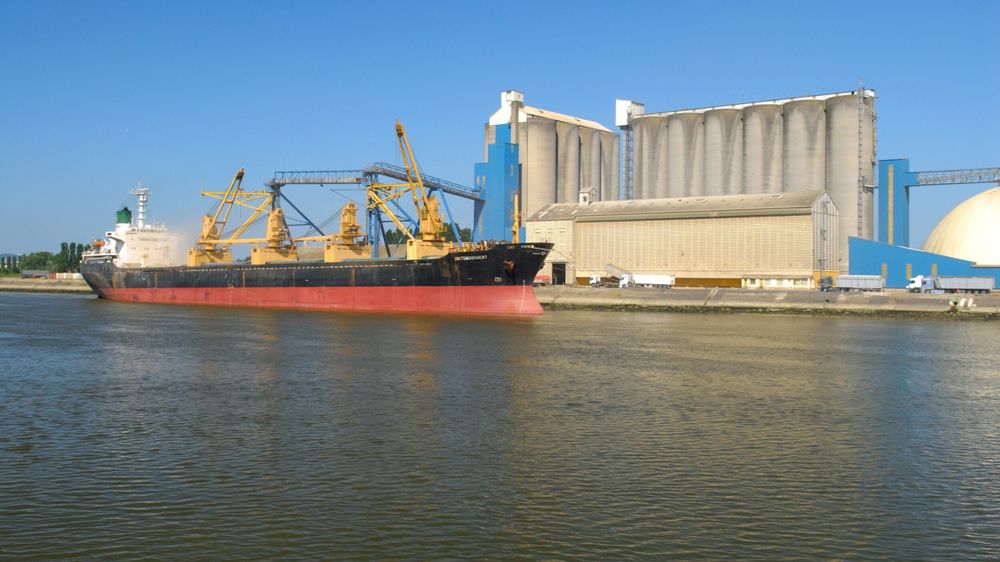 Sur la campagne 2023/24, FranceAgriMer s'attend à une hausse des exportations françaises de blé vers l'UE et à une baisse vers les pays tiers.
