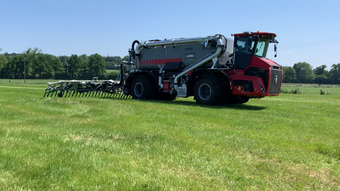 Deux cuves d'approvisionnement sont nécessaires pour ravitailler un automoteur.