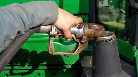La fin de la détaxation du gazole non routier se fera à un rythme de 2,8 centimes le litre chaque année de 2024 à 2030. La fin de la détaxation du gazole non routier se fera à un rythme de 2,8 centimes le litre chaque année de 2024 à 2030.
