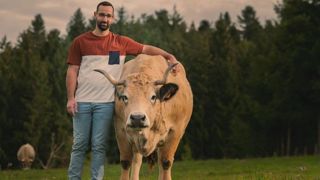 Quarante ans après son père, Ludovic Coissard a repris le troupeau aubrac en remettant l'exploitation au goût du jour. Quarante ans après son père, Ludovic Coissard a repris le troupeau aubrac en remettant l'exploitation au goût du jour.