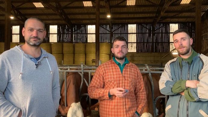 Les éleveurs sont à la tête de 50 vaches laitières, et valorisent les deux tiers de leur lait via la transformation fromagère.