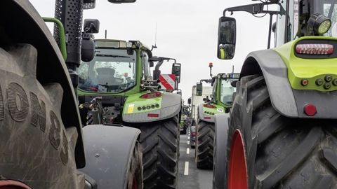 Un convoi de tracteurs allemands mobilisé contre la fin de l'exonération fiscale du GNR Un convoi de tracteurs allemands mobilisé contre la fin de l'exonération fiscale du GNR