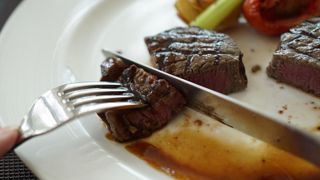 L'évolution de la consommation, notamment la part plus importante de la restauration hors domicile, a des conséquences sur l'élevage français. L'évolution de la consommation, notamment la part plus importante de la restauration hors domicile, a des conséquences sur l'élevage français.