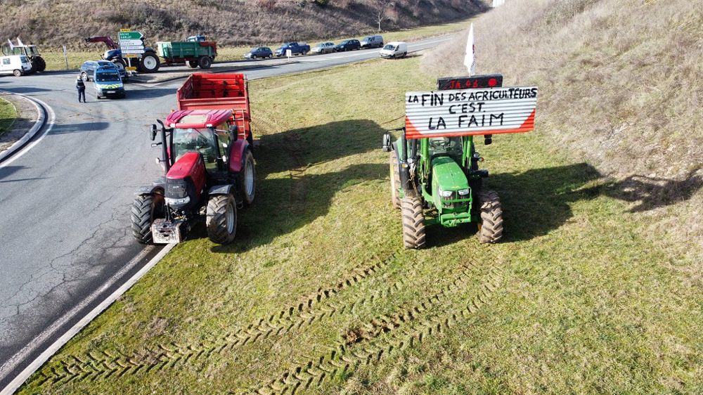 Partie du sud-ouest la semaine dernière, la fronde des agriculteurs prend de l'ampleur avec de nombreux blocages routiers dans le pays.