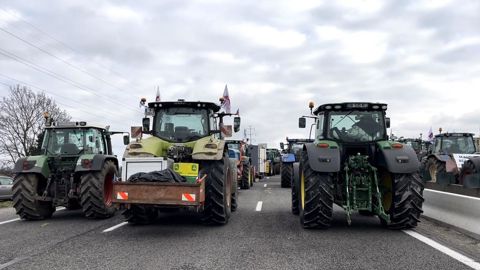 Blocage de l autoroute A13 à Epone le 31 janvier