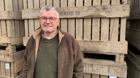 En 2019, Damien Renard démarre une réflexion autour de la pulvérisation, et investit dans une station de traitement de l'eau pour son exploitation. En 2019, Damien Renard démarre une réflexion autour de la pulvérisation, et investit dans une station de traitement de l'eau pour son exploitation.
