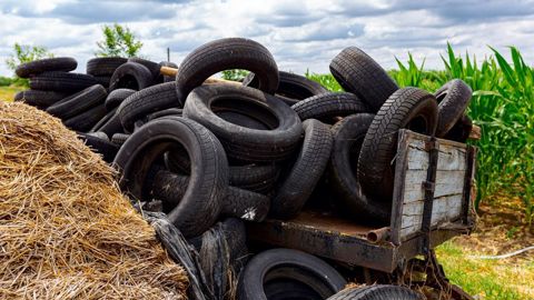 30 000 tonnes de pneus agricoles usagés doivent être collectées cette année. 30 000 tonnes de pneus agricoles usagés doivent être collectées cette année.