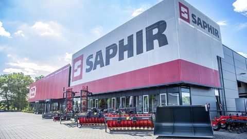 La marque allemande Saphir est une entreprise du groupe Fricke. La marque allemande Saphir est une entreprise du groupe Fricke.