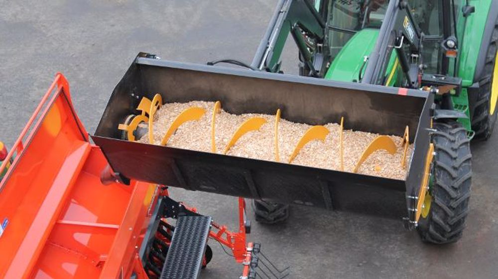 Un godet préparateur de semences chez Emily