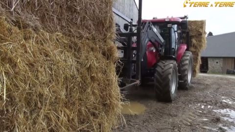 Rémy Eymard (éleveur) : «Même sans lestage, il ne met pas en défaut le tracteur» Rémy Eymard (éleveur) : «Même sans lestage, il ne met pas en défaut le tracteur»