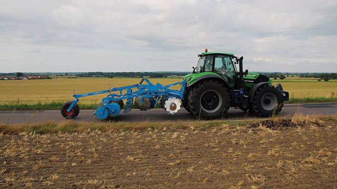 Le Rubin 12 équipé de l'option Unirad roue Lemken Unirad sur Lemken Rubin 12
