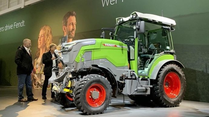 À côté du 620 Vario, Fendt présente le e107 V Vario, modèle 100 % électrique.