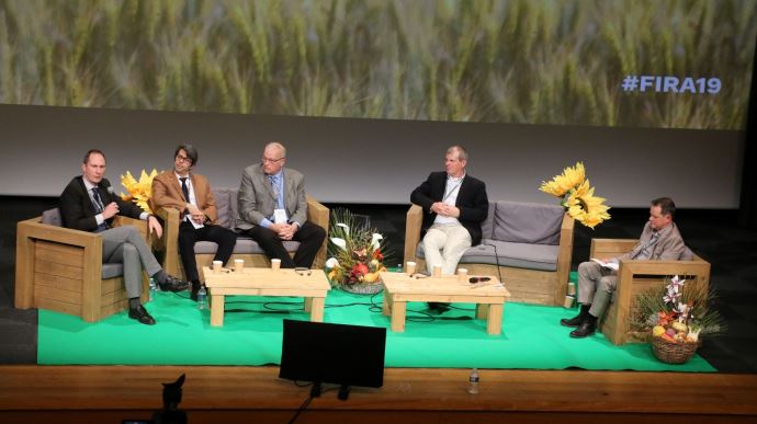 Les acteurs internationaux de la robotique se sont réunis au FIRA, le 10 novembre 2019 à Toulouse, pour présenter leurs idées sur la futur réglementation des robots agricoles.